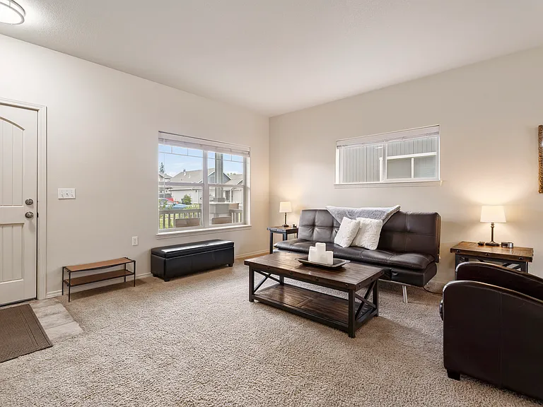 676 SE Gleneden Pl — Photo 6