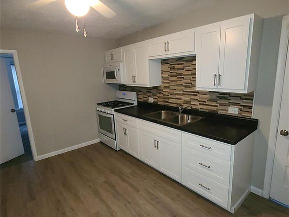 3rd image of 21 W Jennings Ave