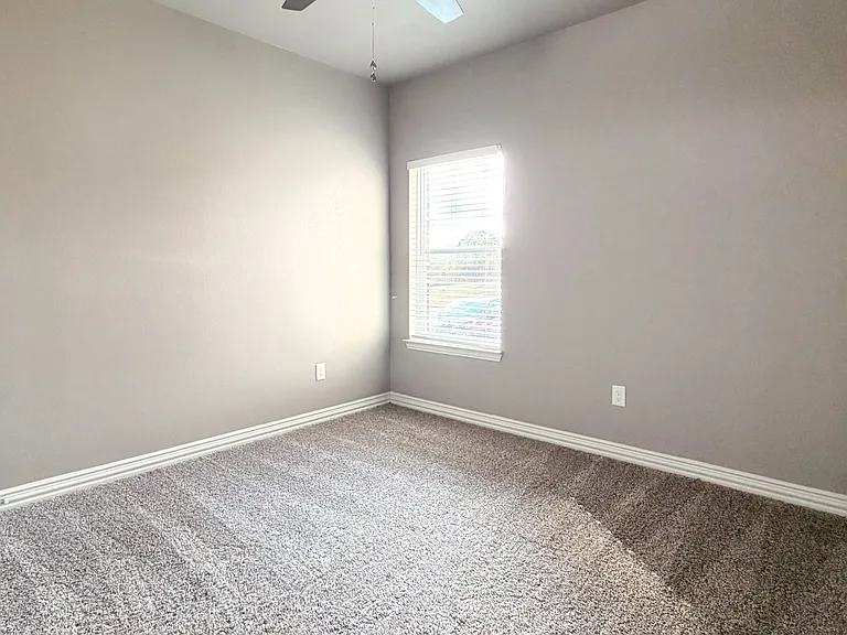 Willow Creek Apartments — Photo 10