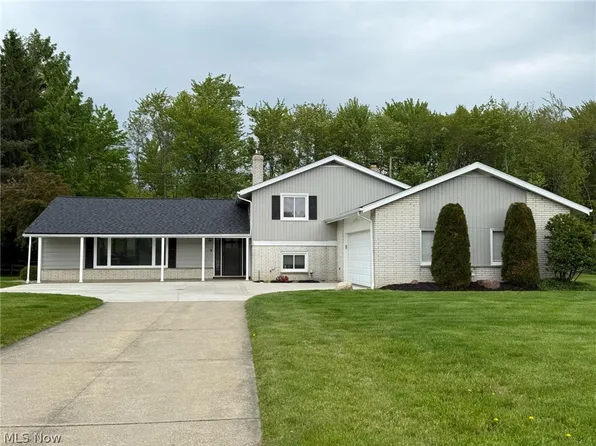 6815 Hickory Hill Dr, Mayfield Village, OH 44143