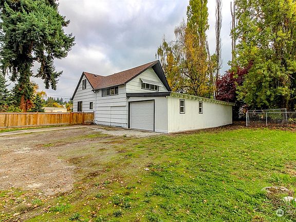 4th image of 3568 E Portland Avenue