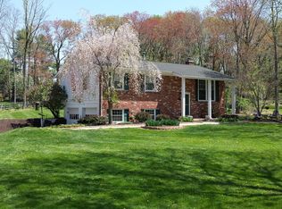 8 Willow Dr, Long Valley, NJ 07853