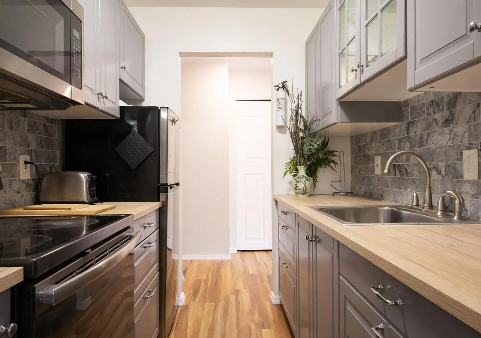 Large Renovated Condo near EMU — Photo 1