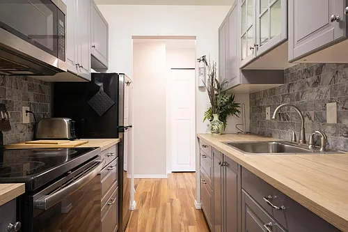 207 Ballard St #302 Photo 1