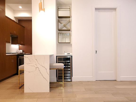 4th image of 106 Central Park S APT 2B