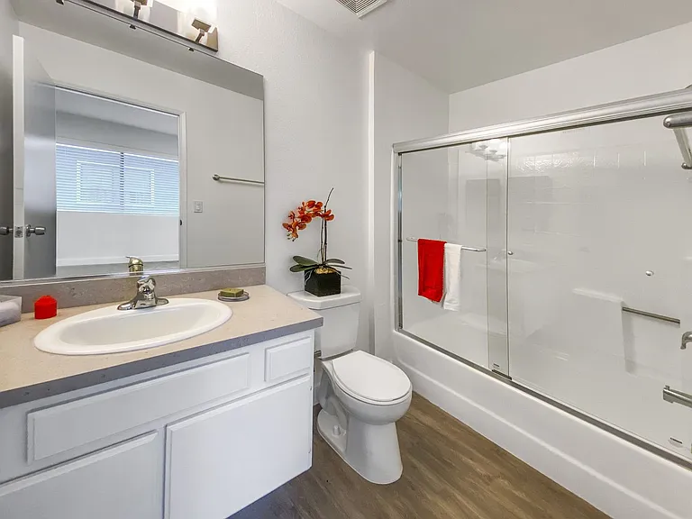 2 Bed, 2.5 Bath Townhouse Unit * North Glendale * Washer Dryer — Photo 21