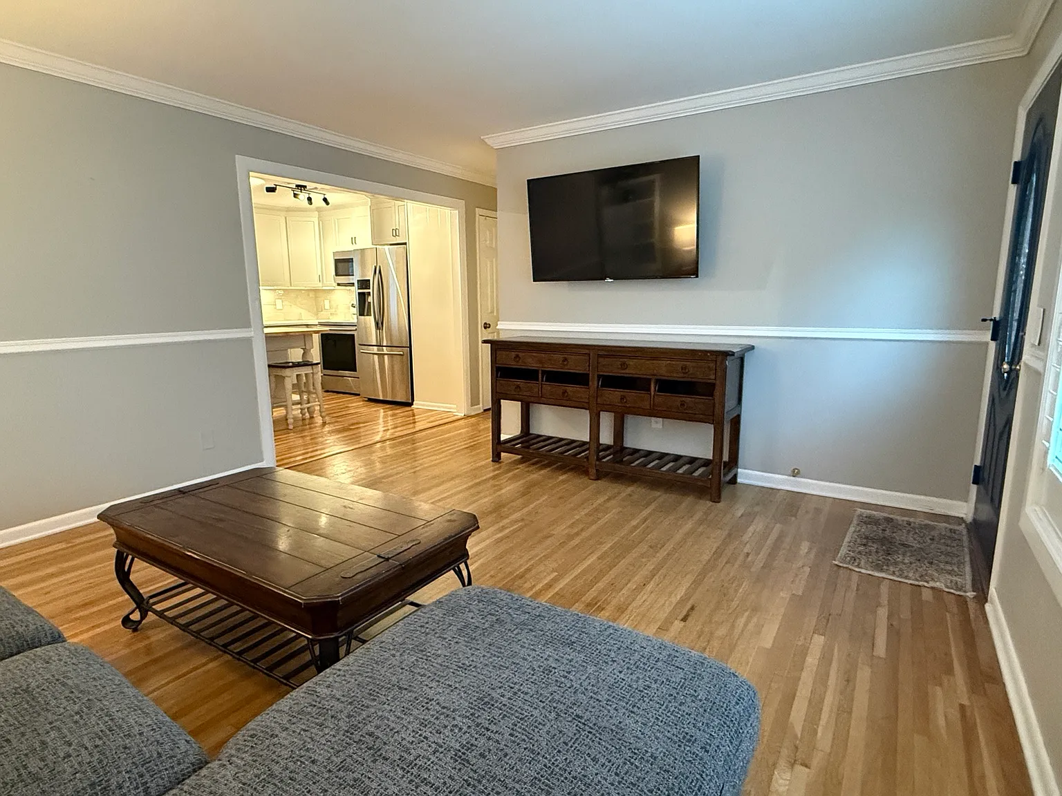 3 bed, 1900 sqft, $3,150 — Photo 4