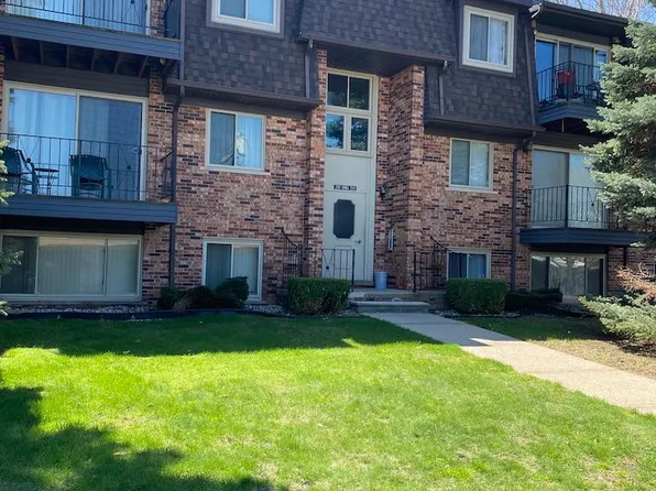 339 Riviera Dr, Saint Clair Shores, MI 48080