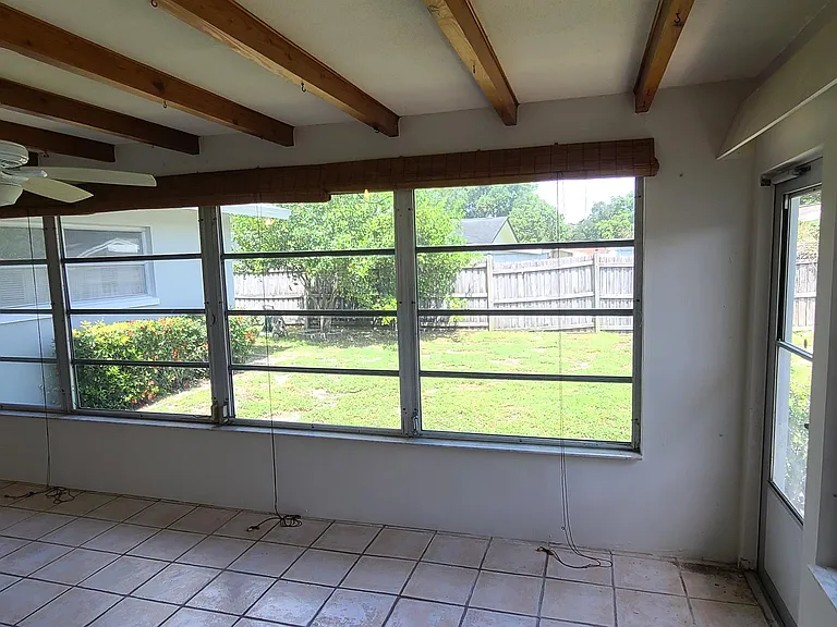 1329 Fairfield Dr — Photo 5