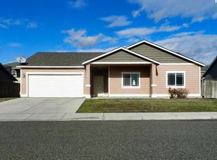 1120 W Clark Pl, Connell, WA 99326