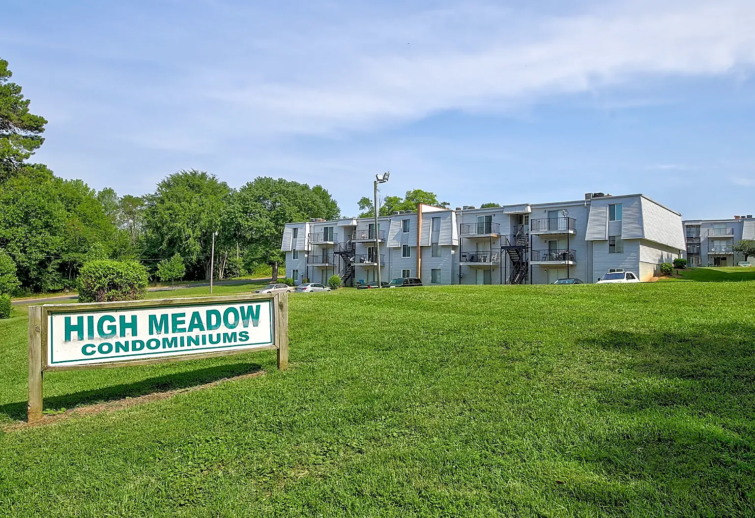 2 bed, 1.5 bath, 903 sqft, $1,195 — Photo 2