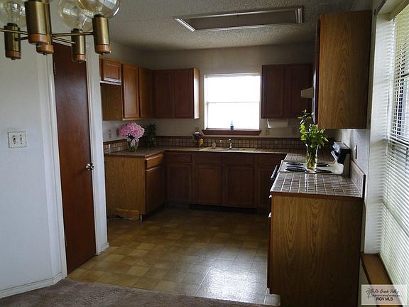4th image of 1510 Mission Bend Dr