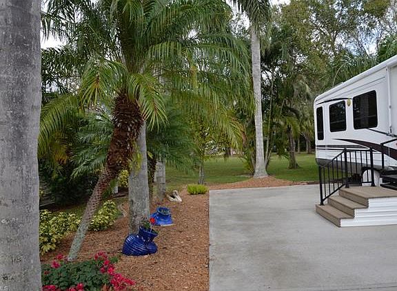 4th image of 10023 Parkwood Dr