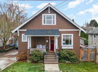2137 N 61st St, Seattle, WA 98103