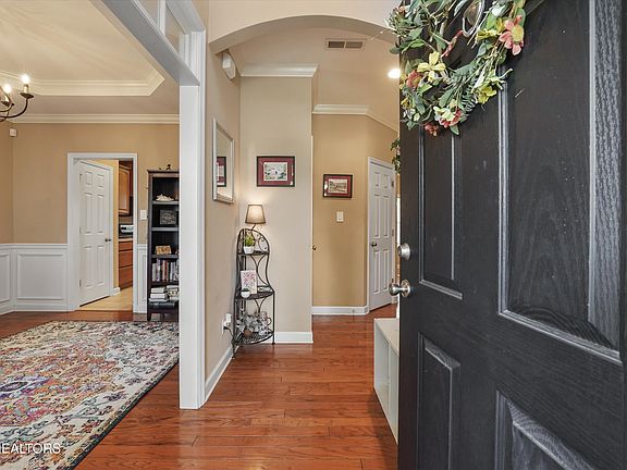 4th image of 1624 Silver Oaks Ln