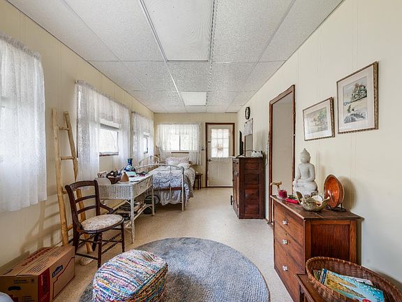 5th image of 1374 Moccasin Rd