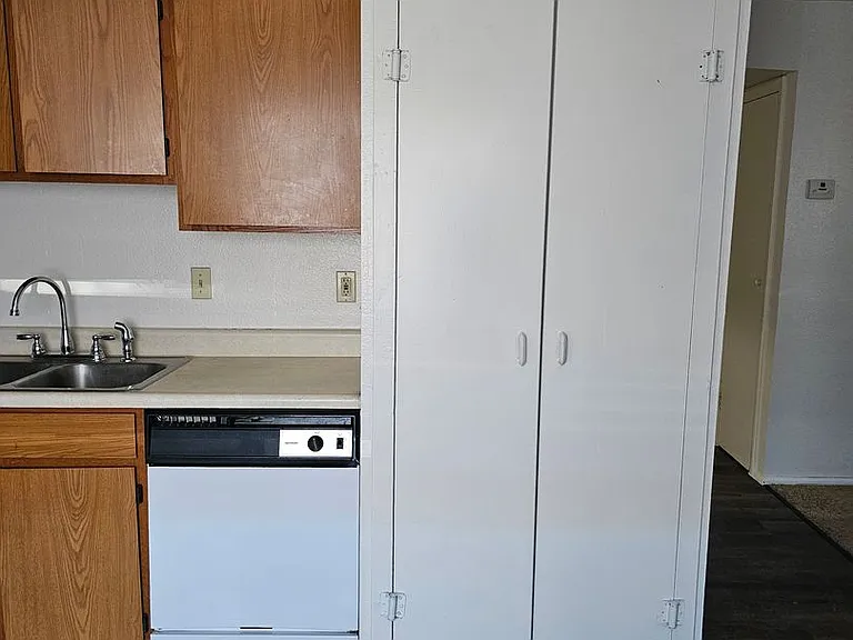 5720 S Morris Blvd — Photo 2