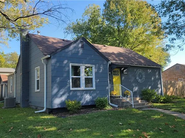 1002 E Wea St, Paola, KS 66071