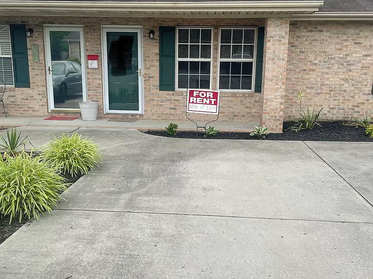 1114 Gregory Oaks Ln — Photo 1