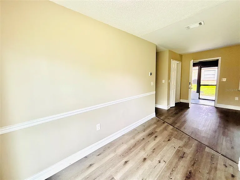 504 Blackbird Ln — Photo 32