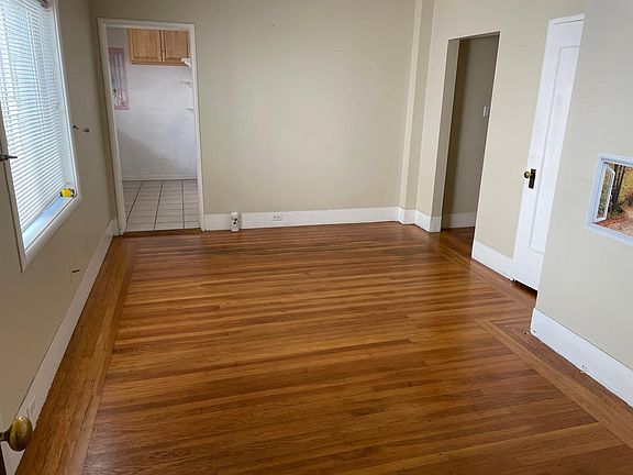 3rd image of 1137 El Camino Real APT 4