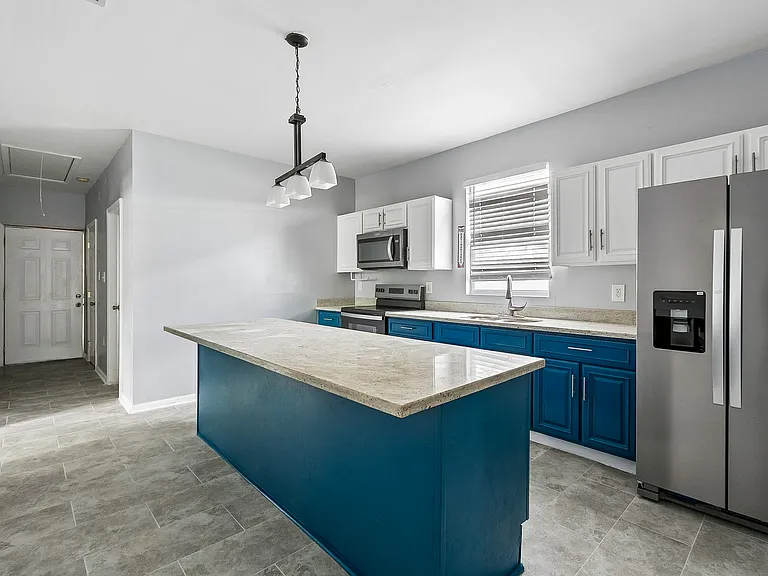 3540 Clermont Dr — Photo 8