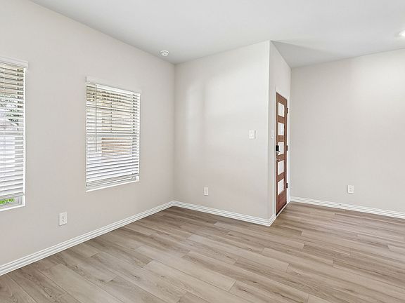 5th image of 713 Stirling Way