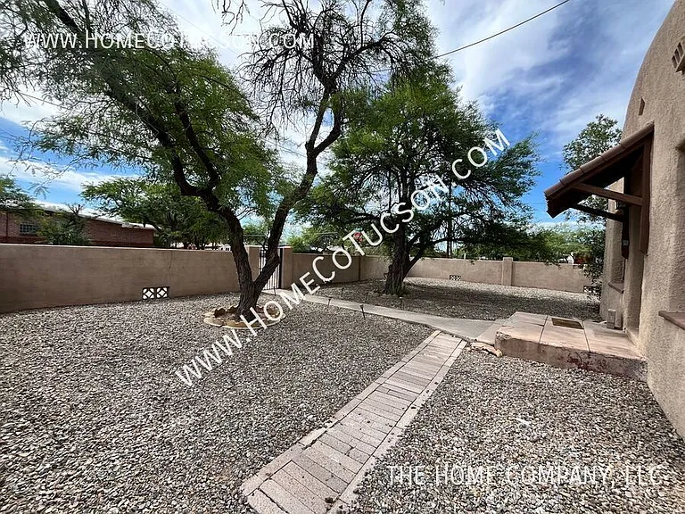 1401 N Camilla Blvd — Photo 33