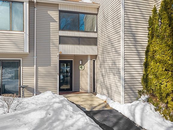 3rd image of 4 Thayer Pond Dr #20