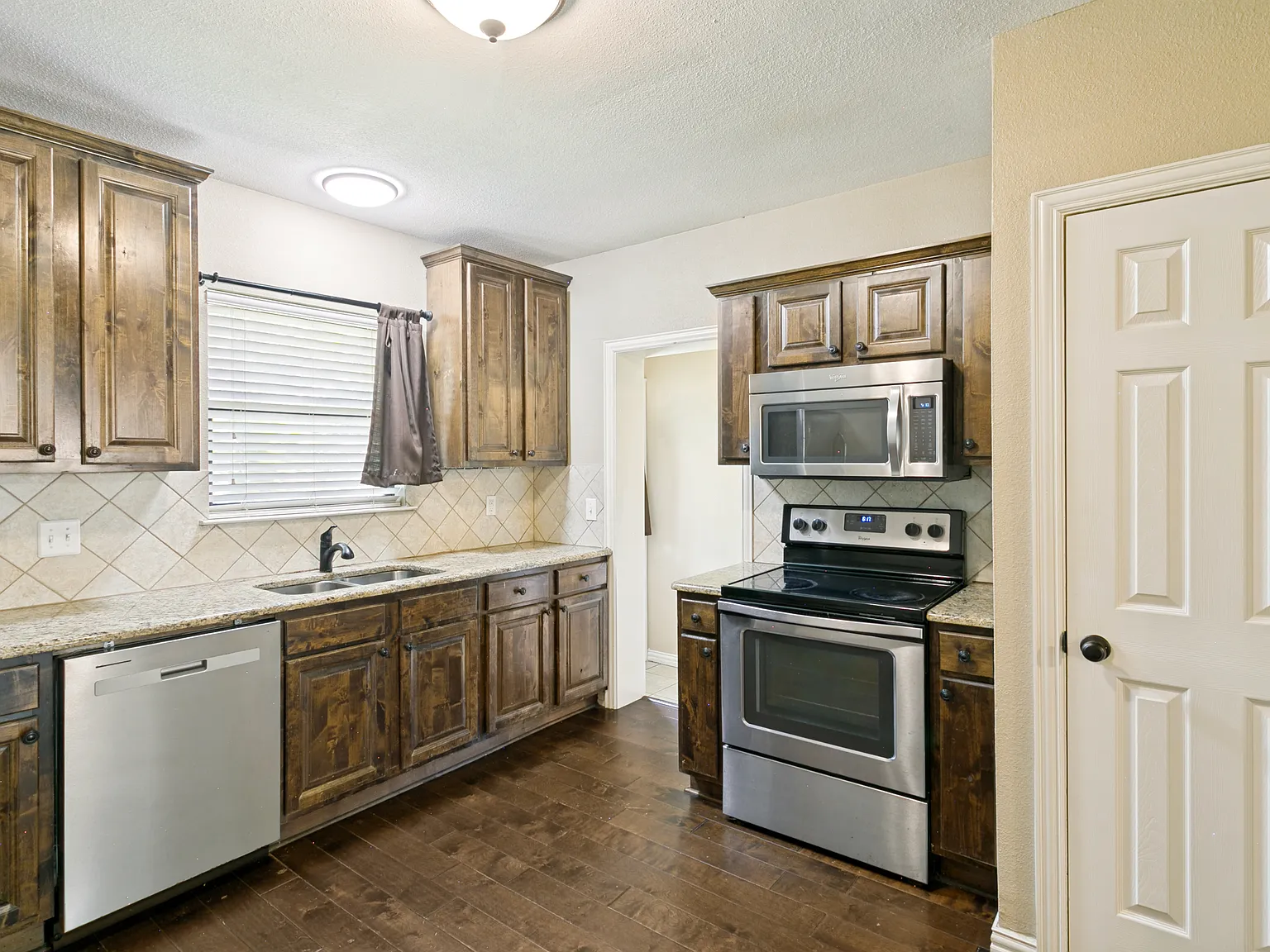 4 bed, 1266 sqft, $2,000 — Photo 4