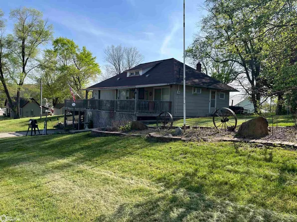102 Killarney St, Melrose, IA 52569