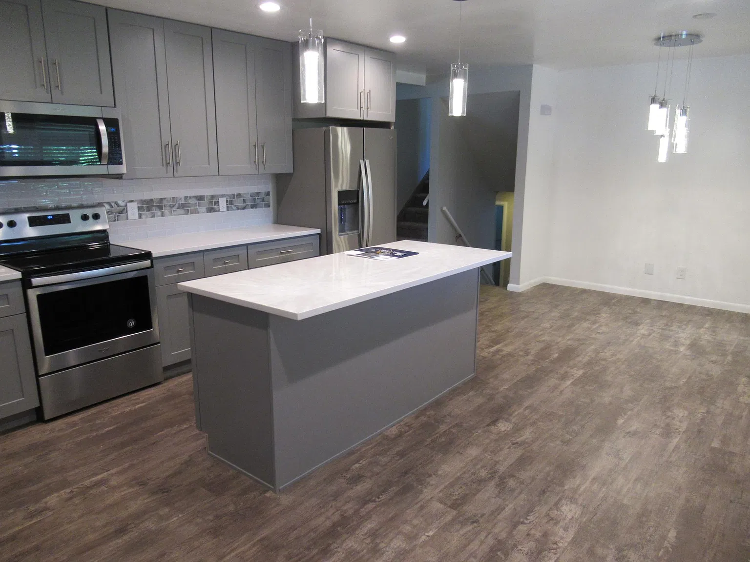 4 bed, 2.5 bath, 2550 sqft, $3,500 — Photo 3