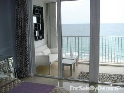 Master Bedroom, direct ocean : Hear the ocean while in bed. Private area off master, impact glass sl