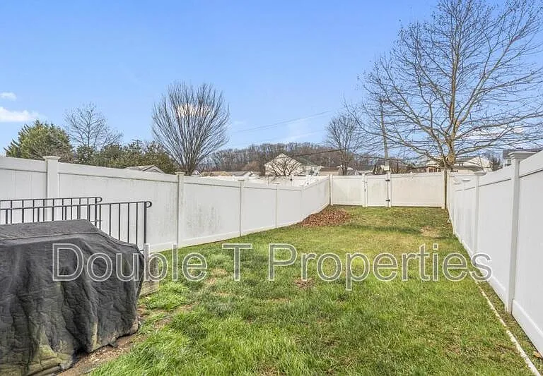 1841 Graymount Way — Photo 18