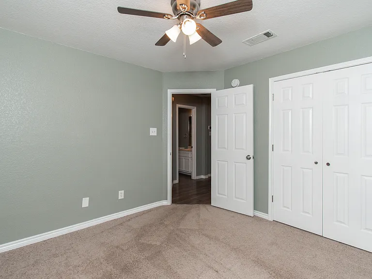 2001 Matt Dr — Photo 17
