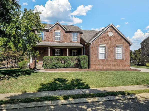1001 Golden Leaf Ln, Hendersonville, TN 37075