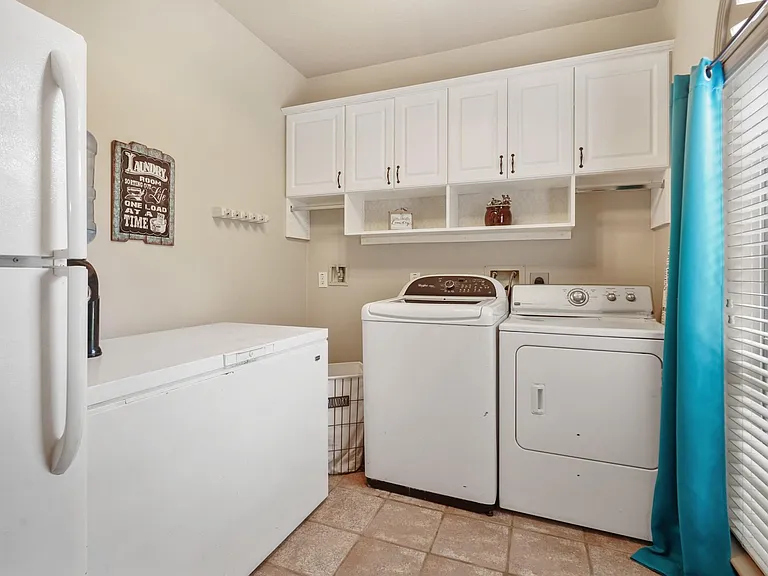 2911 Mossy Log Ct — Photo 12
