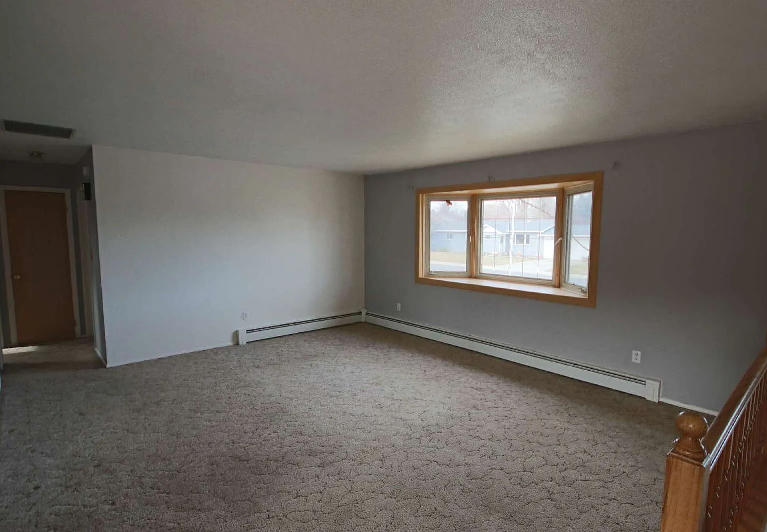 3 bed, 2.0 bath, 1856 sqft, $1,800 — Photo 2