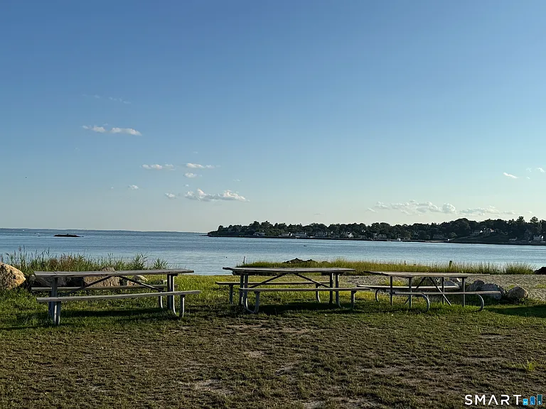 61 Kenilworth Dr W — Photo 21