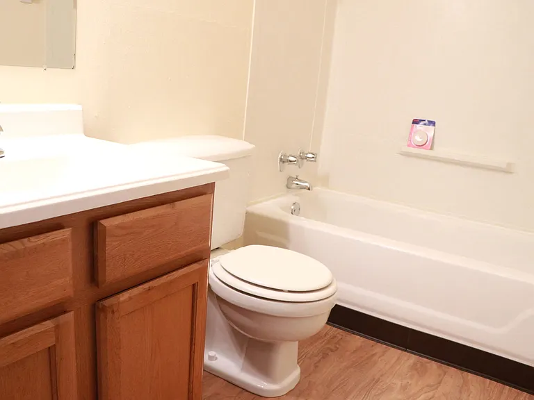 Kimberly Club Apartments — Photo 170