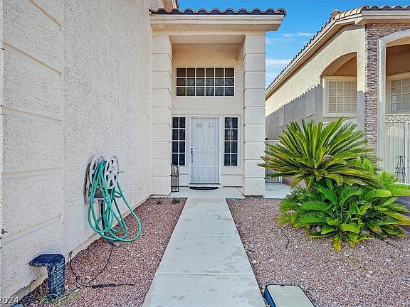 2nd image of 9884 Sierra Canyon Way