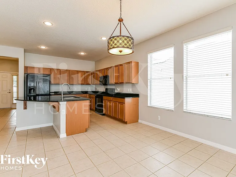 2716 Barclay Ln — Photo 4
