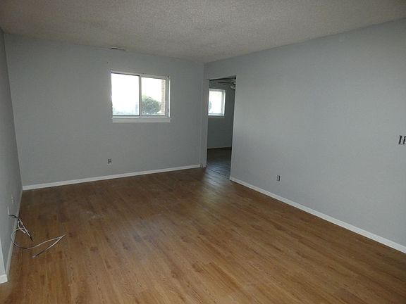 2nd image of 812 Gordon Smith Blvd APT 4