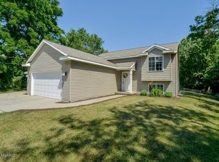 1355 Three Mile Rd NW, Grand Rapids, MI 49544