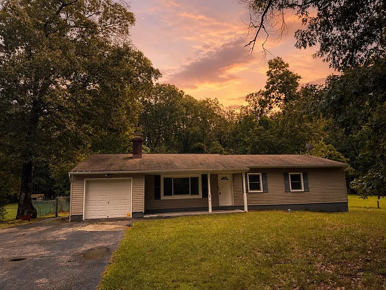 875 Bowman Rd — Photo 2