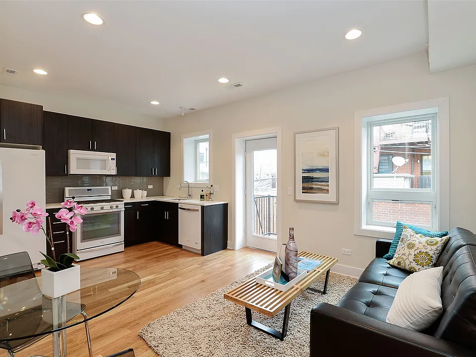 03_4635-Broadway-St_UNIT-A_91_Kitchen-Living-Room_Print