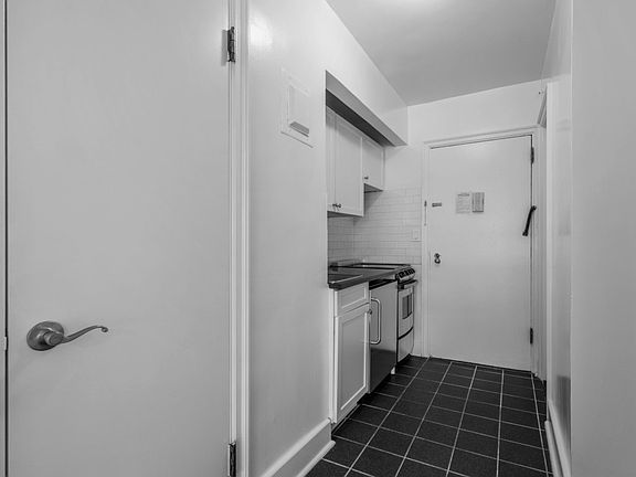 3rd image of 310 E 44th St APT 920