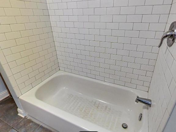 5th image of 2324 W Armitage Ave #G