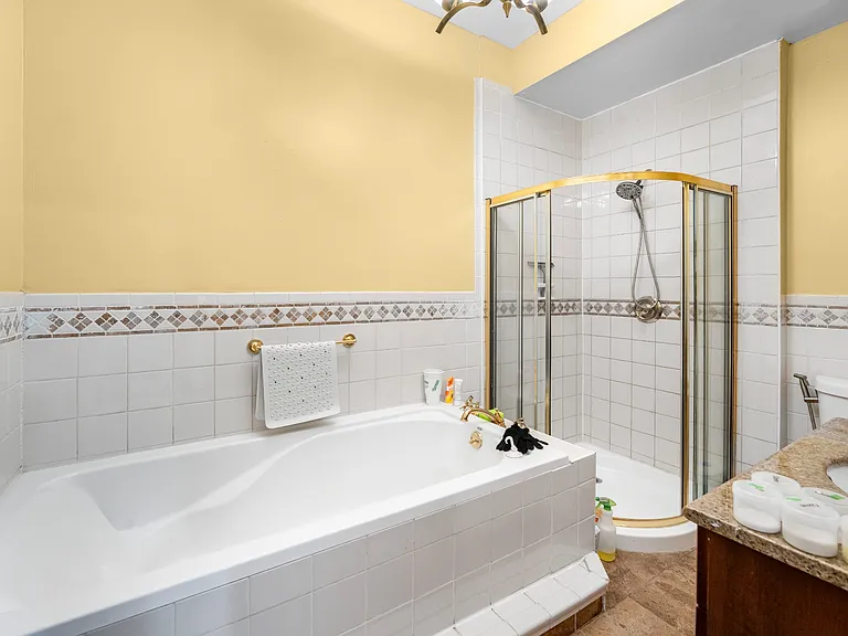 574A Macon St #1FR — Photo 11