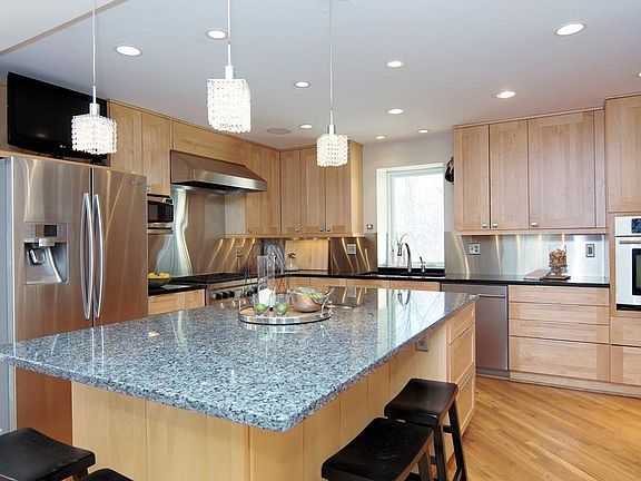 5th image of 675 Birney Ln